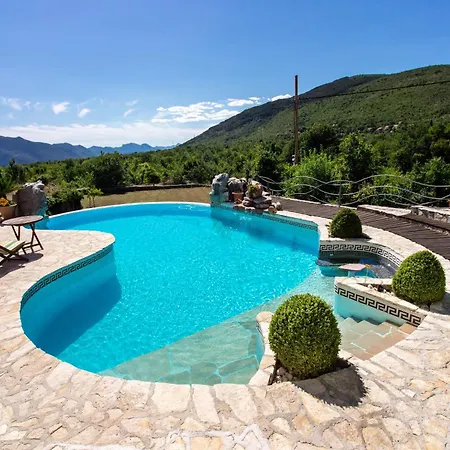 Bajici 11328 Villa