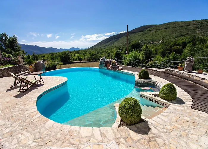 Bajici 11328 Villa