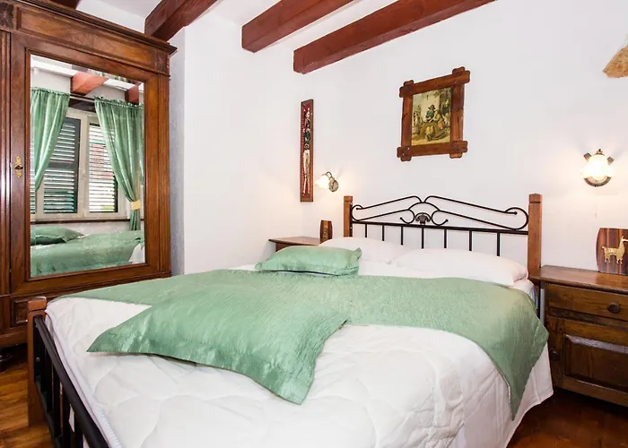 Bajici 11328 * Grabovac (Split-Dalmatia)