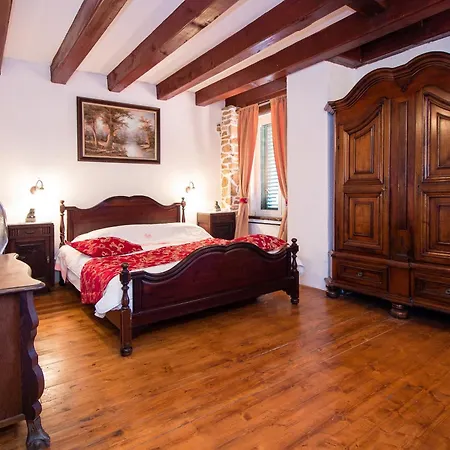 Vila Bajici 11328 Grabovac (Split-Dalmatia)