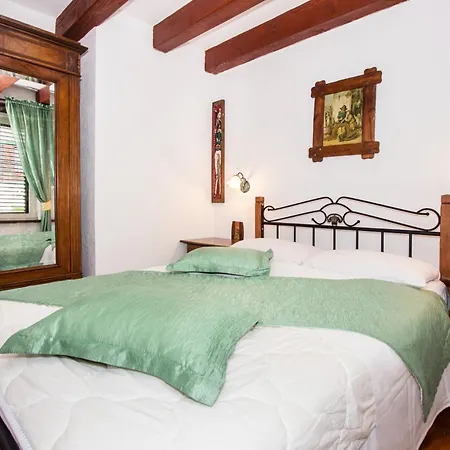 Bajici 11328 * Grabovac (Split-Dalmatia)