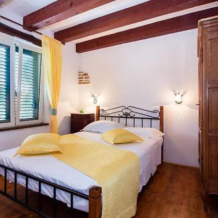 Vila Bajici 11328 *