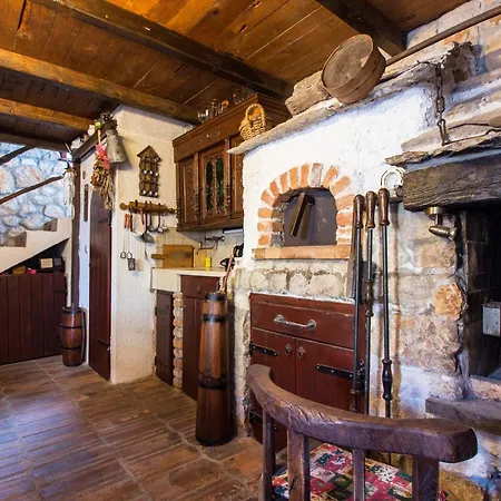 Bajici 11328 Vila Grabovac (Split-Dalmatia)