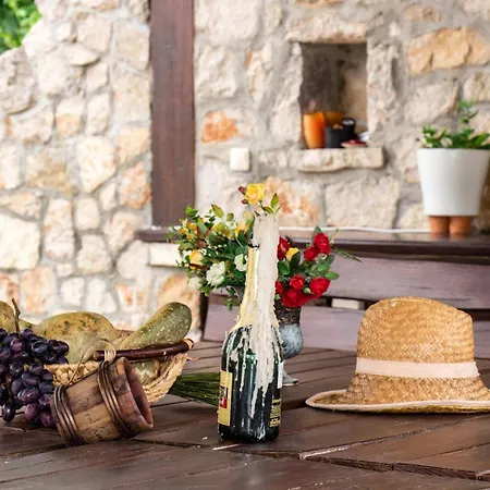 Bajici 11328 Vila Grabovac (Split-Dalmatia)